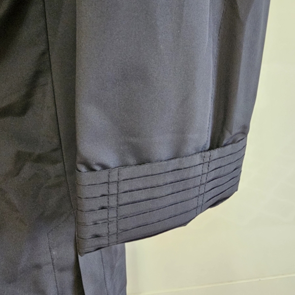 Minimalist Anorak Raincoat - Picture 7 of 10